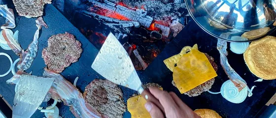 Smashed Burger frisch von der Plancha