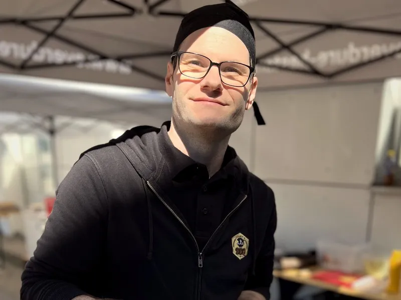 Klaus 'Jonny' Kastler lächelnd beim Event